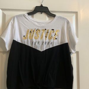 EUC blk/ wh Justice shirt w/ reversible sequins and tied knot at bottom